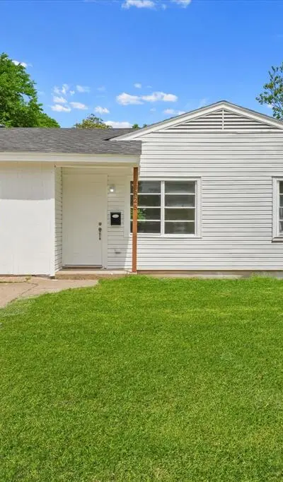 3835 Lovingood Drive, Dallas TX 75241 - Photo 2