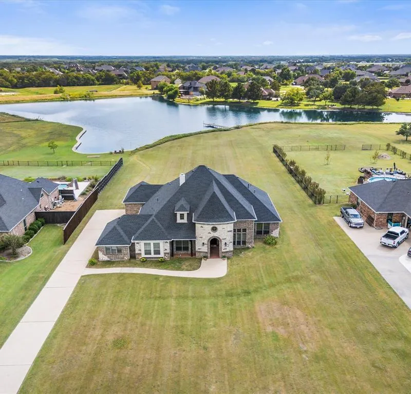 10270 County Road 213, Talty TX 75126