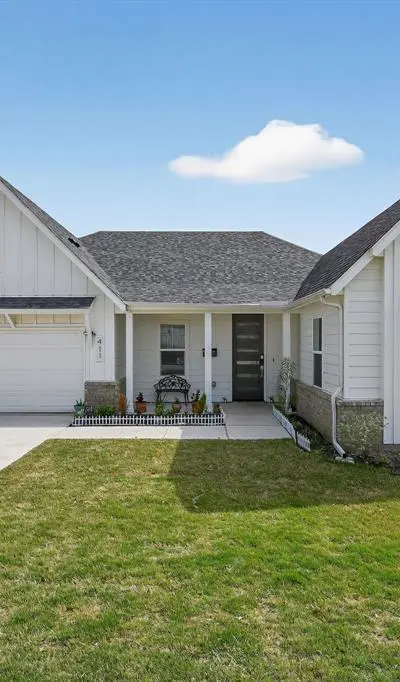 411 W Harwood Road, Euless TX 76039