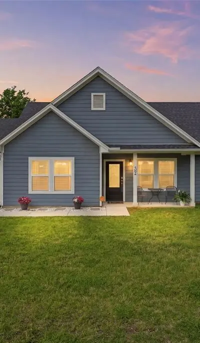 304 W Greenwood Avenue, Bowie TX 76230