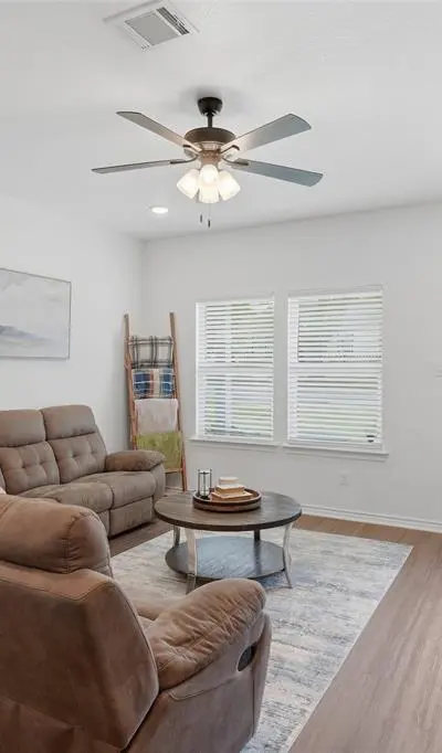 304 W Greenwood Avenue, Bowie TX 76230 - Photo 3