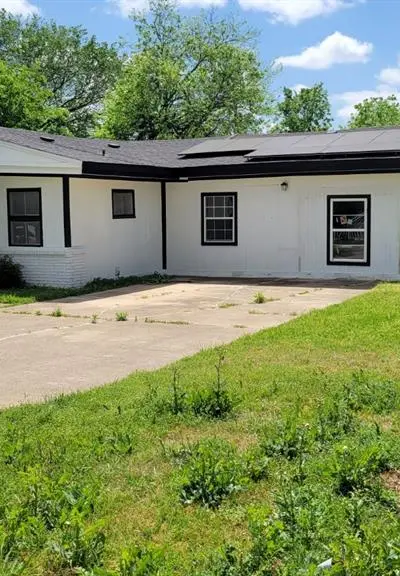 4660 Lois Street, Fort Worth TX 76119 - Photo 3