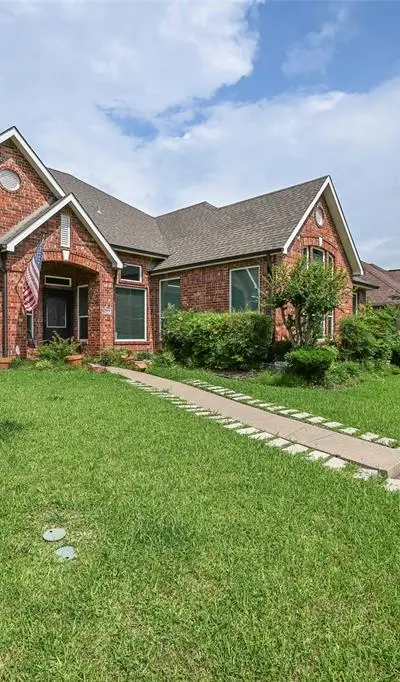 6017 Baskerville Drive, Rowlett TX 75087 - Photo 2