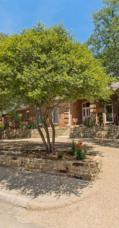 9502 Moss Haven Drive, Dallas TX 75231 - Photo 2