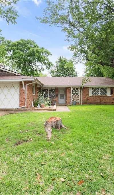 1715 Bradford Drive, Arlington TX 76010 - Photo 2
