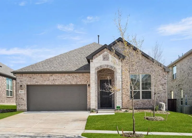 2377 Rams Horn Drive, Waxahachie TX 75167
