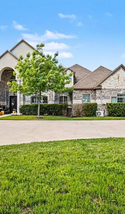 505 S Bluegrove Road, Lancaster TX 75146 - Photo 2