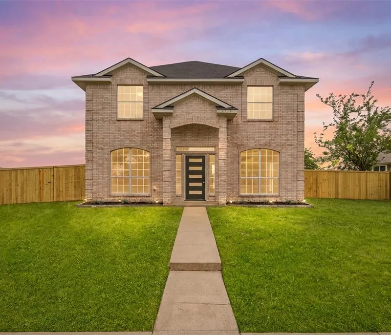 2712 Pioneer Lane, Lancaster TX 75146