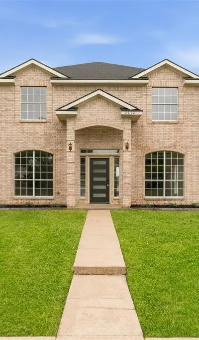 2712 Pioneer Lane, Lancaster TX 75146 - Photo 2