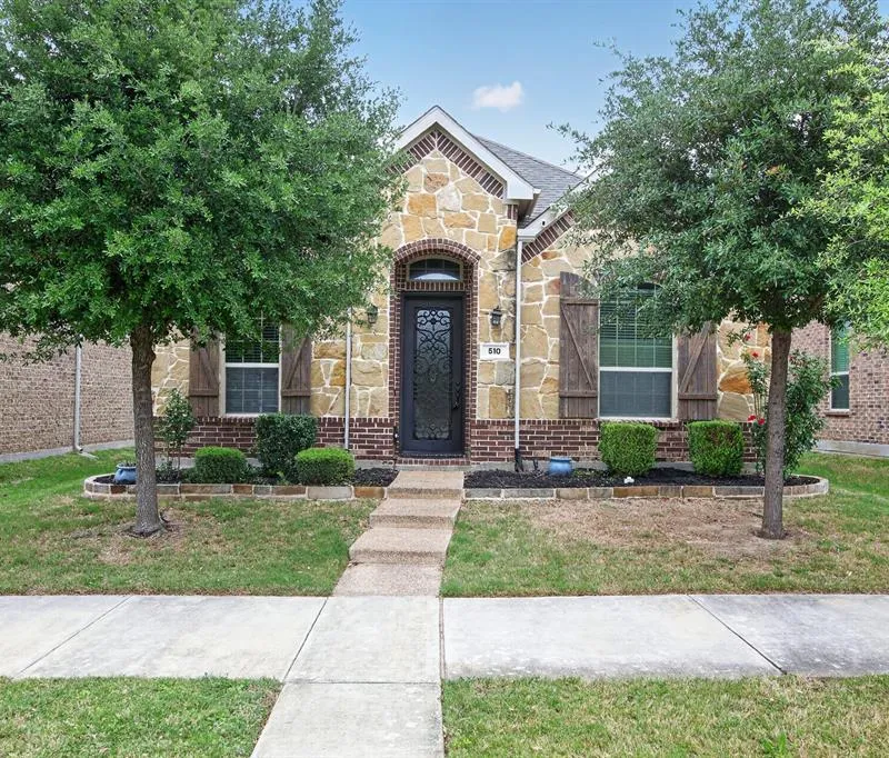 510 Garden Avenue, Euless TX 76039