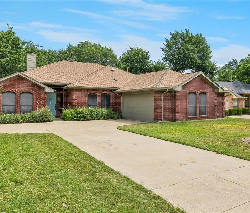 1263 Wendy Court, Kennedale TX 76060