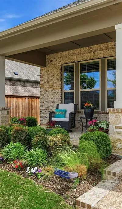 4817 Beaver Creek Drive, Arlington TX 76005 - Photo 2