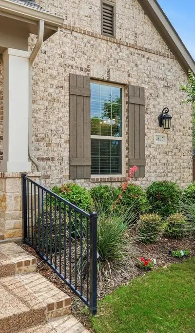 4817 Beaver Creek Drive, Arlington TX 76005 - Photo 3