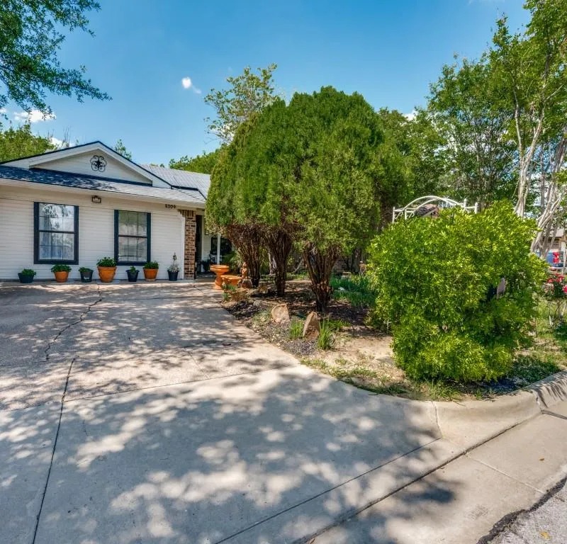 5304 Umbrella Pine Court, Arlington TX 76018