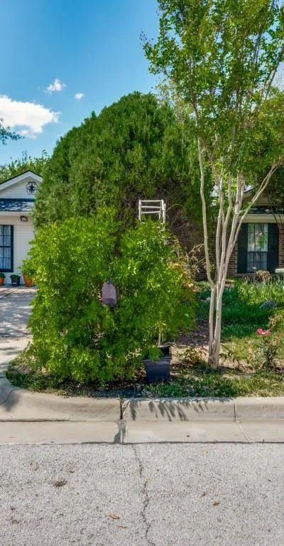 5304 Umbrella Pine Court, Arlington TX 76018 - Photo 2