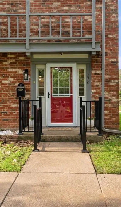 370 Westview Terrace, Arlington TX 76013 - Photo 2