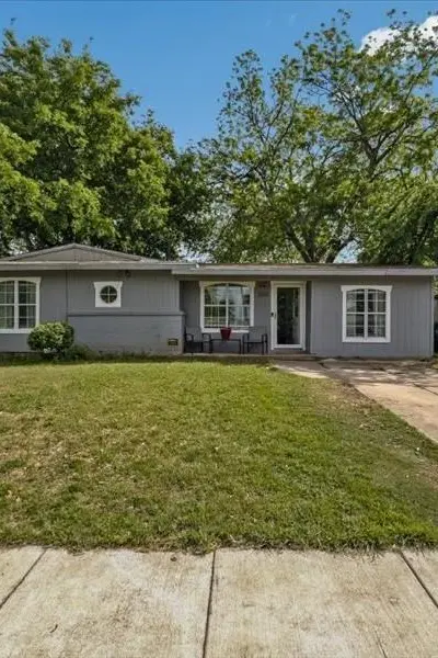1310 E Inwood Drive, Arlington TX 76010