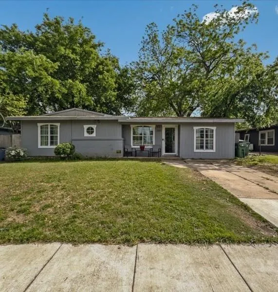 1310 E Inwood Drive, Arlington TX 76010