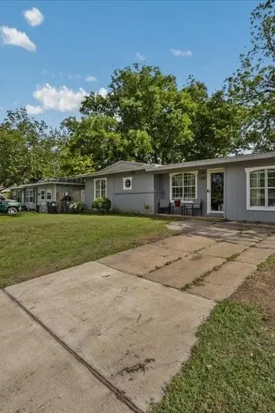 1310 E Inwood Drive, Arlington TX 76010 - Photo 3