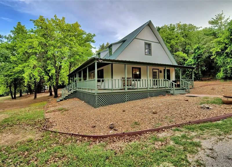 186 County Road 429, Muenster TX 76252
