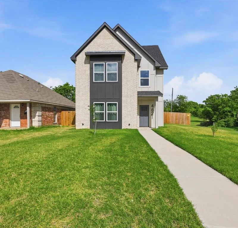 4621 Mccart Avenue, Fort Worth TX 76115