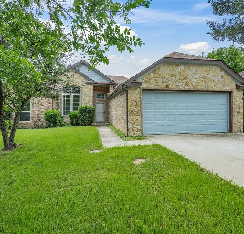 621 Lamp Post Lane, Oak Point TX 75068