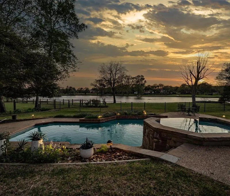 210 N Forest Lane, Double Oak TX 75077