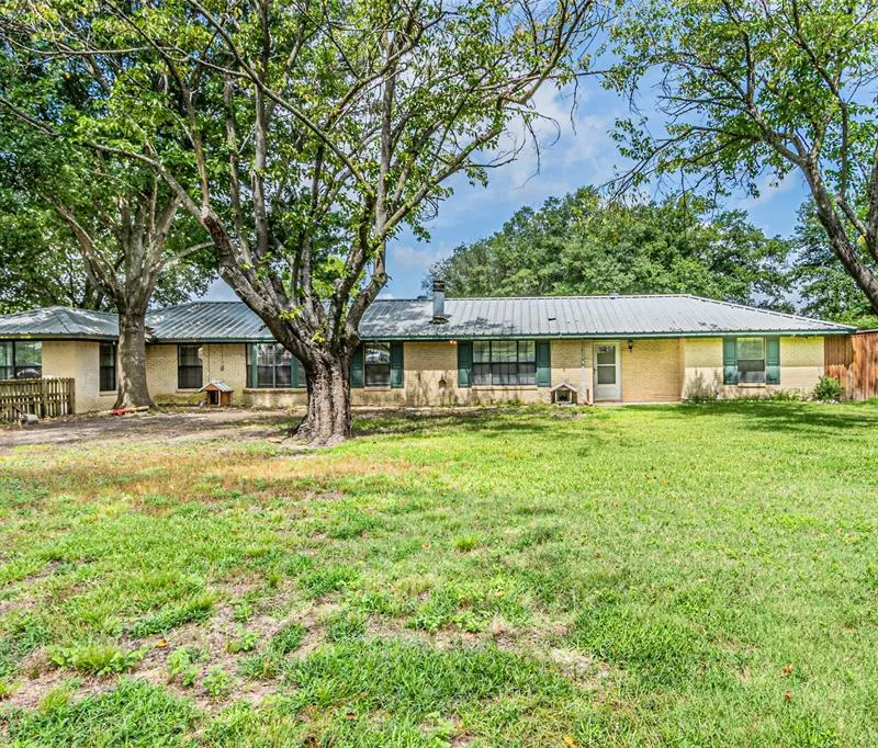 7821 N State Highway 34, Oak Ridge TX 75161