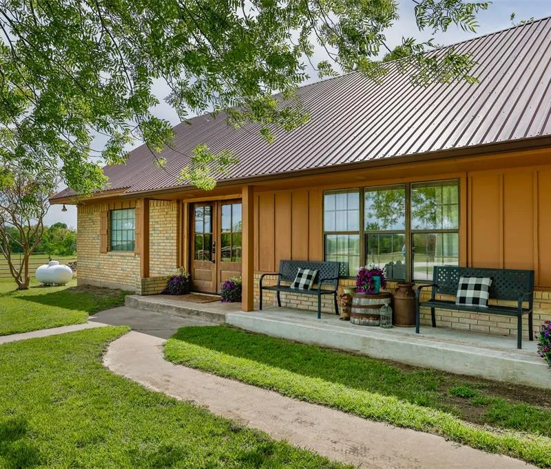 899 S Pecan Street, Muenster TX 76252