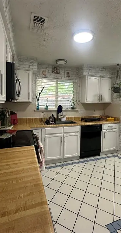 2317 Springridge Drive, Arlington TX 76014 - Photo 5