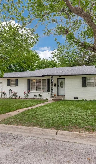 501 Lindsey Street, Bowie TX 76230