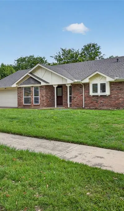 1606 Rosemary Drive, Arlington TX 76014 - Photo 2