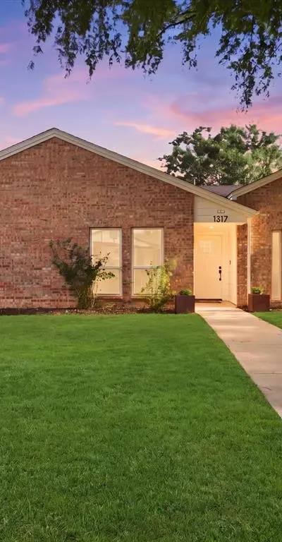 1317 Lark Lane, Lewisville TX 75077