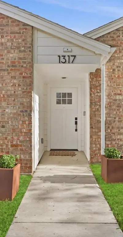 1317 Lark Lane, Lewisville TX 75077 - Photo 2