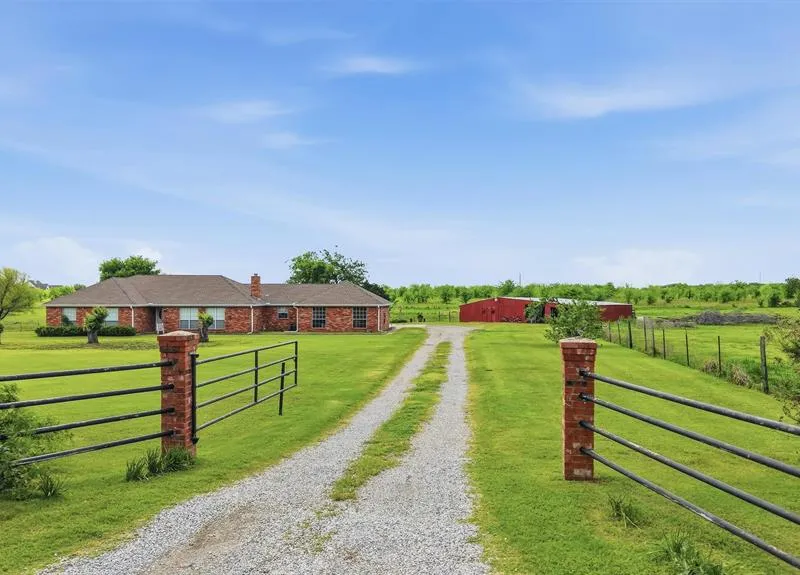 998 Bledsoe Road, Gunter TX 75058
