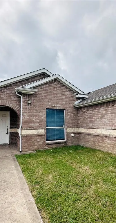 2013 Deniro Drive, Fort Worth TX 76134 - Photo 2