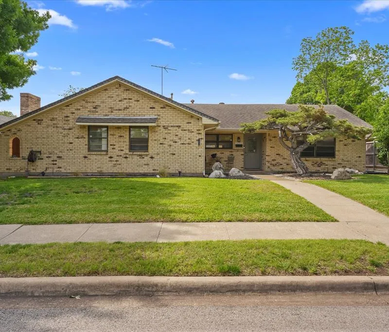 1426 Lexington Drive, Garland TX 75041