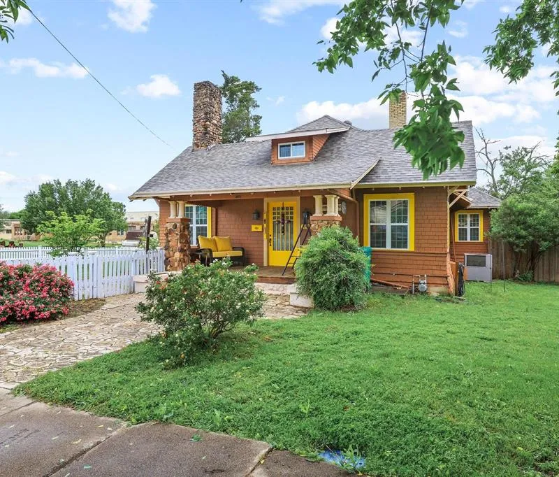 901 8th Street, Honey Grove TX 75446