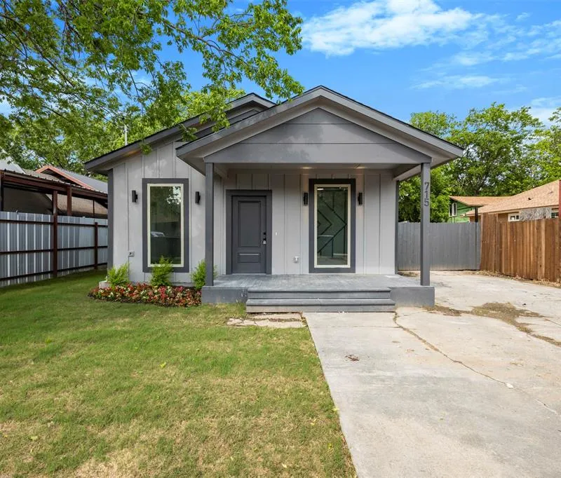 715 Ezekial Avenue, Dallas TX 75217