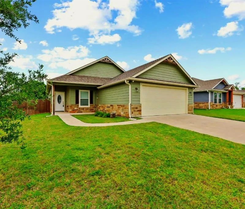 1512 Kennedy Street, Bonham TX 75418