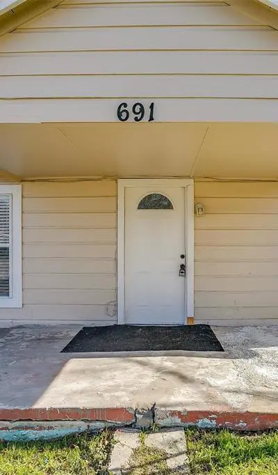 691 Meadow Park Drive, White Settlement TX 76108