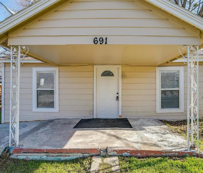 691 Meadow Park Drive, White Settlement TX 76108
