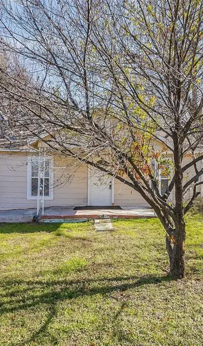 691 Meadow Park Drive, White Settlement TX 76108 - Photo 4