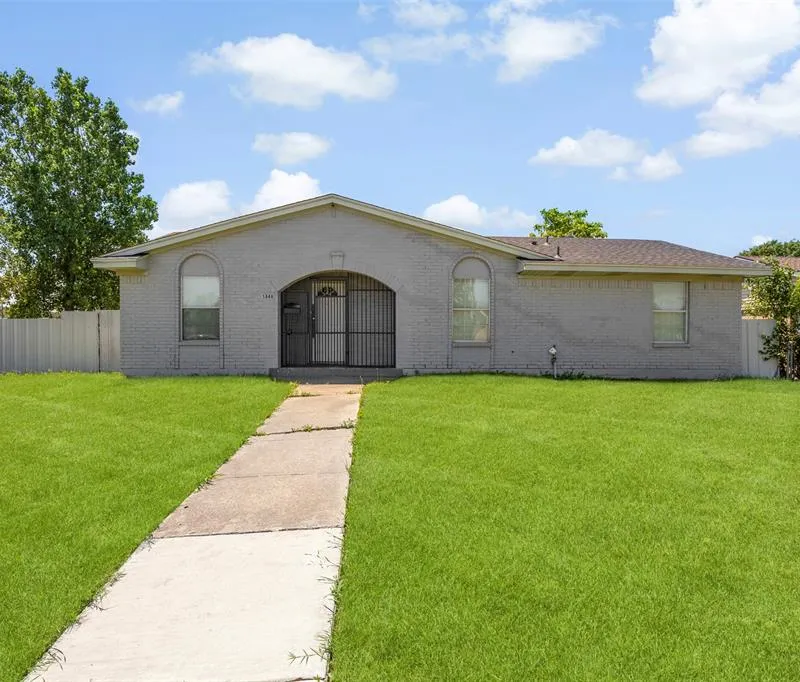 5848 Keeneland Parkway, Dallas TX 75211