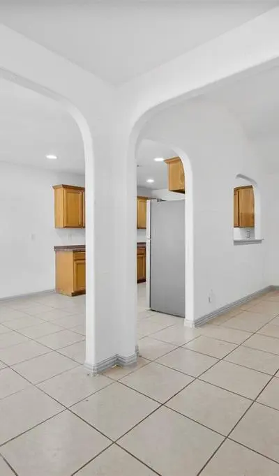 5848 Keeneland Parkway, Dallas TX 75211 - Photo 3