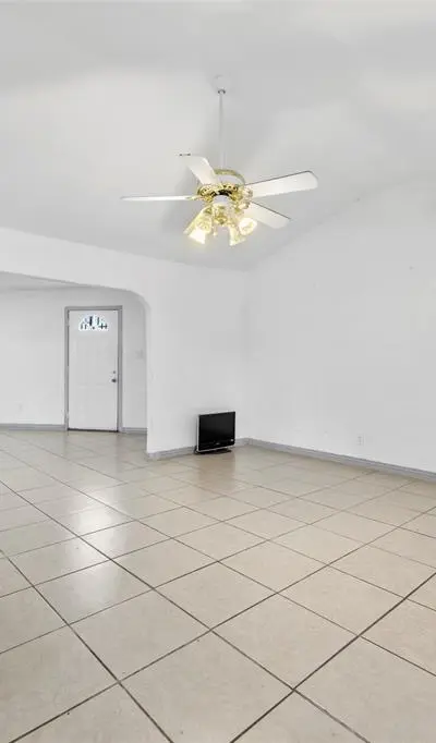 5848 Keeneland Parkway, Dallas TX 75211 - Photo 4