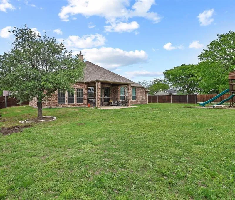 603 E Saunders Street, Trenton TX 75490