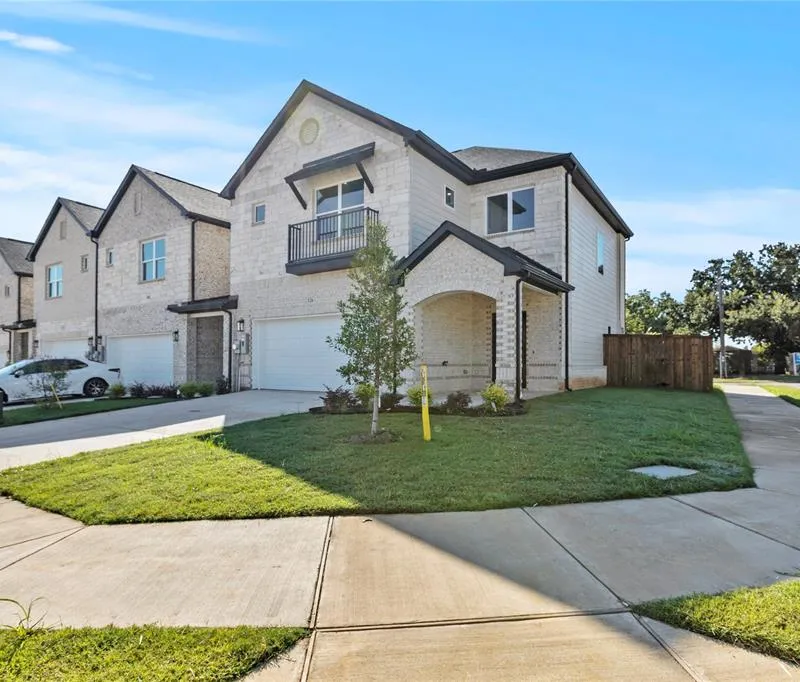 126 Homes Drive, Grand Prairie TX 75050