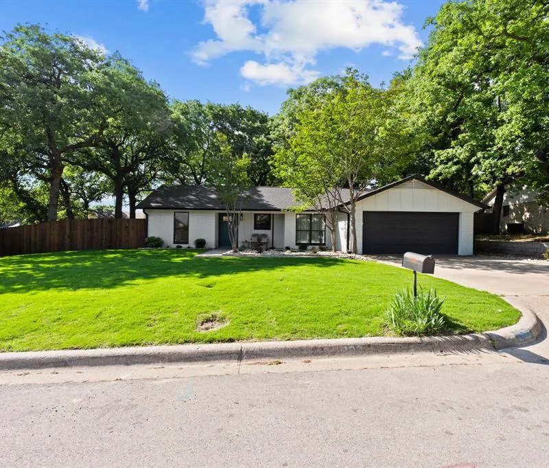 103 Camelot Drive, Weatherford TX 76086