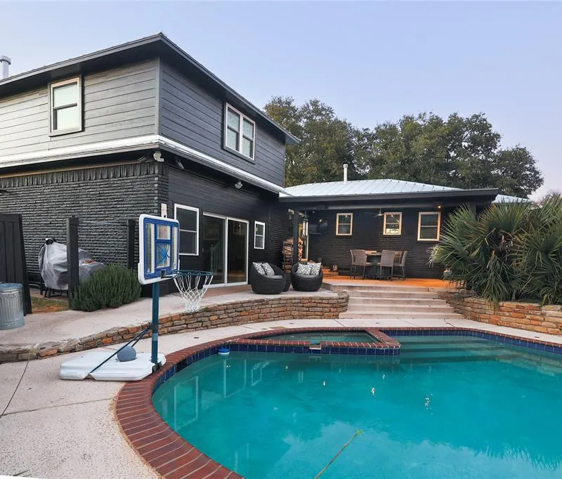 10872 Caprock Circle, Dallas TX 75218